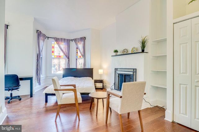 409 CONSTITUTION AVE NE, Washington, DC 20002