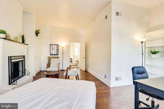 409 CONSTITUTION AVE NE, Washington, DC 20002