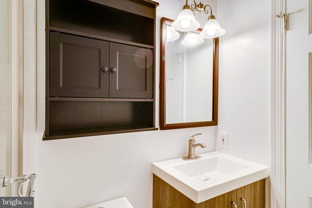 409 CONSTITUTION AVE NE, Washington, DC 20002