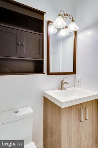 409 CONSTITUTION AVE NE, Washington, DC 20002