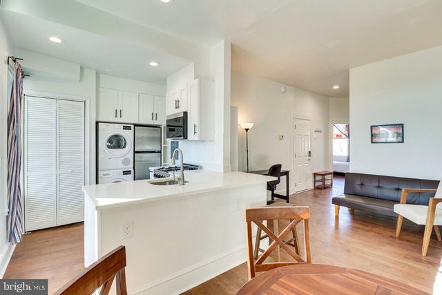 409 CONSTITUTION AVE NE, Washington, DC 20002