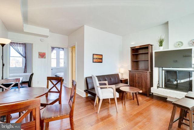 409 CONSTITUTION AVE NE, Washington, DC 20002