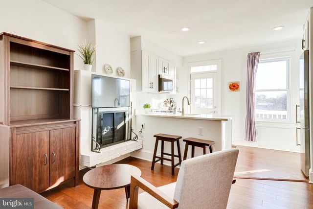 409 CONSTITUTION AVE NE, Washington, DC 20002