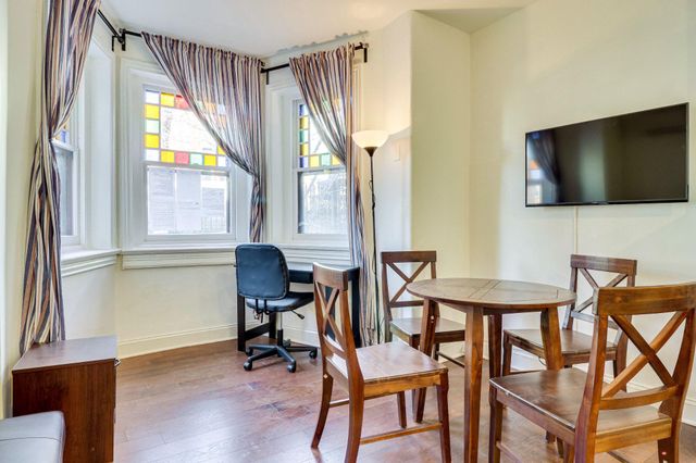 409 CONSTITUTION AVE NE, Washington, DC 20002