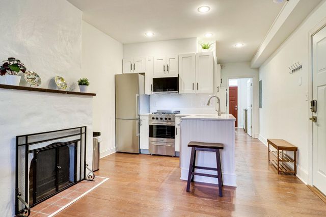 409 CONSTITUTION AVE NE, Washington, DC 20002