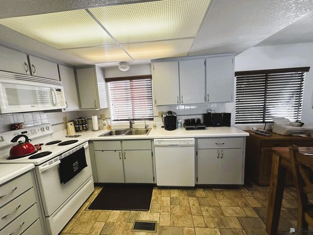 10322 E 30 St, Yuma, AZ 85365