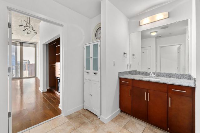 360 Nueces ST 3907, Austin, TX 78701