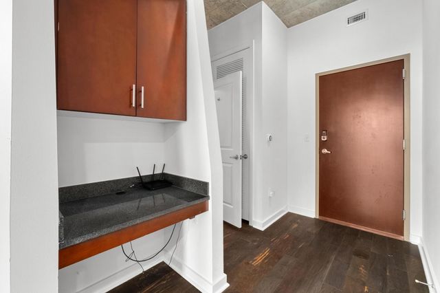 360 Nueces ST 3907, Austin, TX 78701