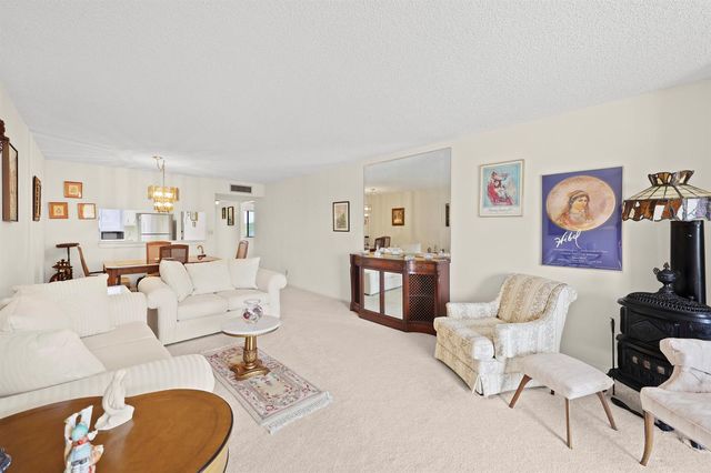 3154 Via Poinciana 412, Lake Worth, FL 33467