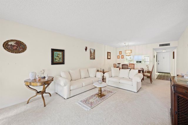 3154 Via Poinciana 412, Lake Worth, FL 33467