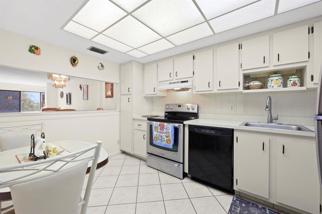 3154 Via Poinciana 412, Lake Worth, FL 33467