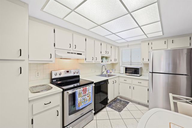 3154 Via Poinciana 412, Lake Worth, FL 33467