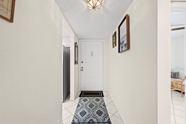 3154 Via Poinciana 412, Lake Worth, FL 33467