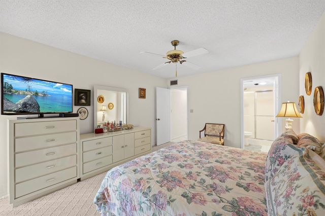 3154 Via Poinciana 412, Lake Worth, FL 33467