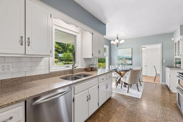 2131 Perry Avenue N, Golden Valley, MN 55422