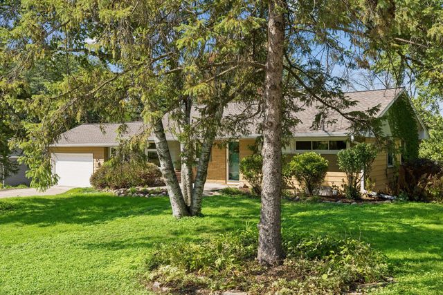 2131 Perry Avenue N, Golden Valley, MN 55422
