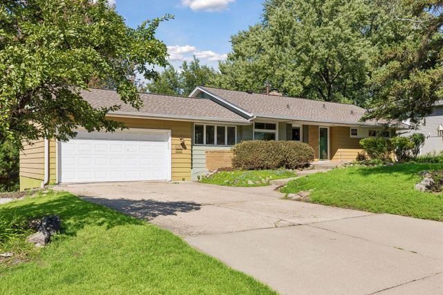 2131 Perry Avenue N, Golden Valley, MN 55422