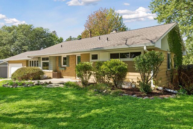2131 Perry Avenue N, Golden Valley, MN 55422