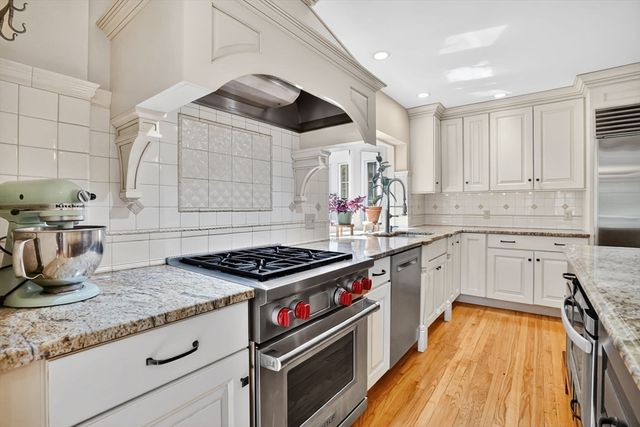 35 Shefford St, Springfield, MA 01107