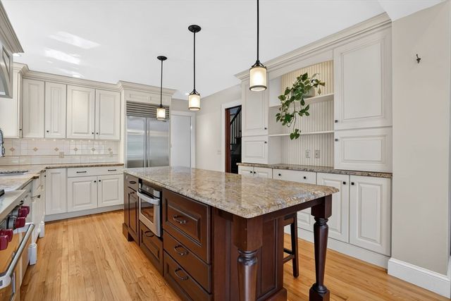 35 Shefford St, Springfield, MA 01107