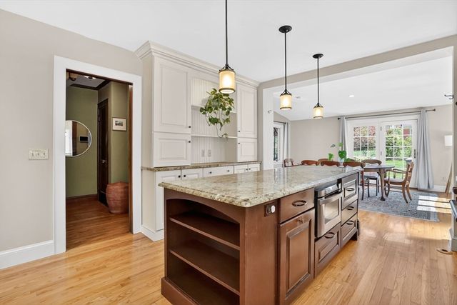 35 Shefford St, Springfield, MA 01107