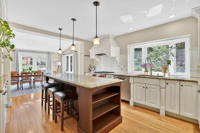 35 Shefford St, Springfield, MA 01107