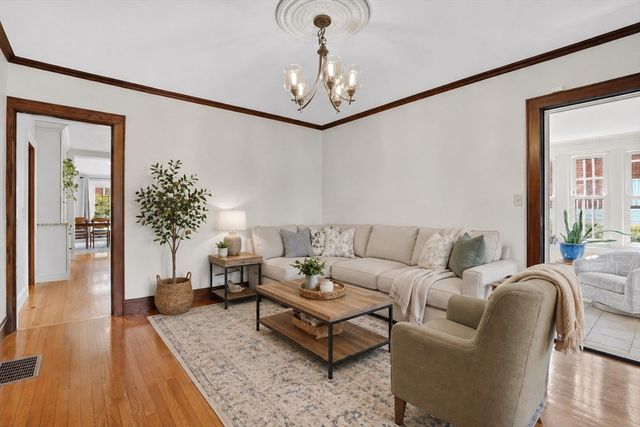 35 Shefford St, Springfield, MA 01107