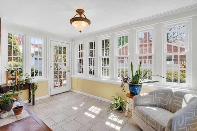 35 Shefford St, Springfield, MA 01107