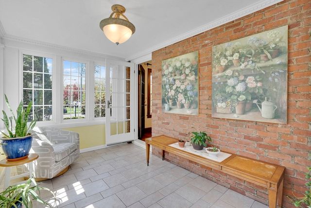 35 Shefford St, Springfield, MA 01107