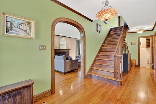 35 Shefford St, Springfield, MA 01107