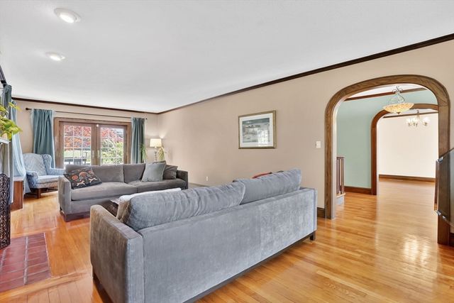 35 Shefford St, Springfield, MA 01107