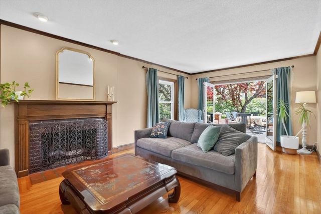 35 Shefford St, Springfield, MA 01107