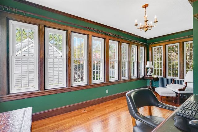 35 Shefford St, Springfield, MA 01107