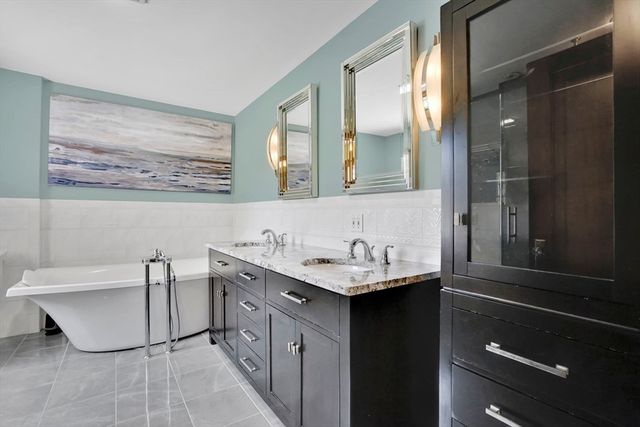 35 Shefford St, Springfield, MA 01107