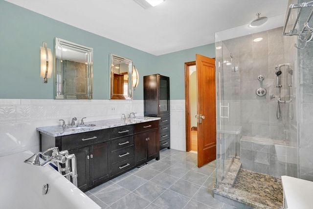 35 Shefford St, Springfield, MA 01107