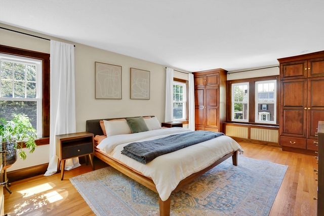 35 Shefford St, Springfield, MA 01107