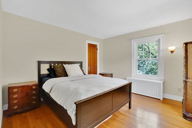 35 Shefford St, Springfield, MA 01107