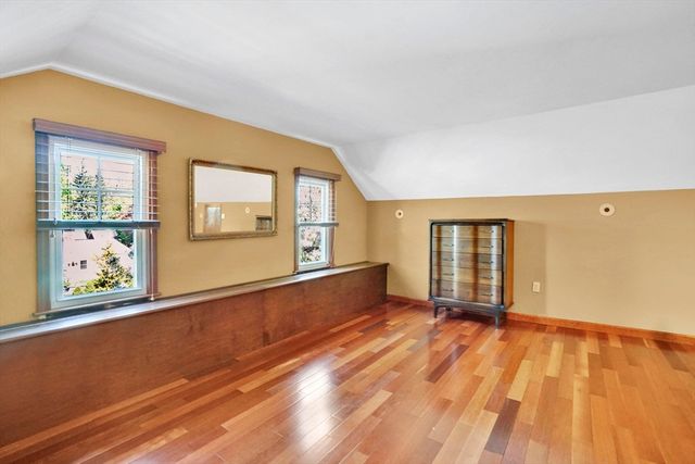 35 Shefford St, Springfield, MA 01107