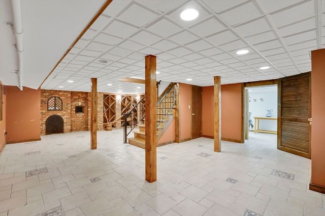 35 Shefford St, Springfield, MA 01107