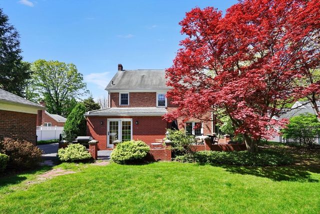 35 Shefford St, Springfield, MA 01107