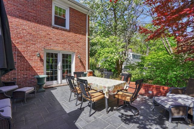 35 Shefford St, Springfield, MA 01107