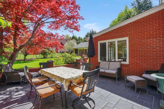 35 Shefford St, Springfield, MA 01107