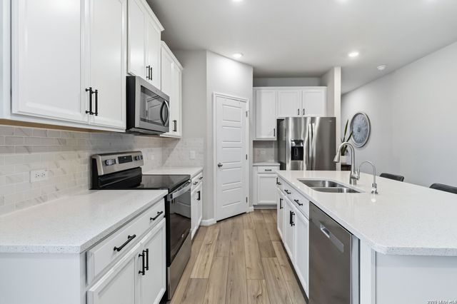 335 SHELTON PASS, Cibolo, TX 78108
