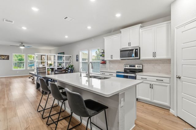 335 SHELTON PASS, Cibolo, TX 78108