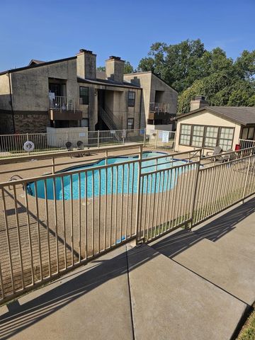 1728 Crest Point Drive, Arlington, TX 76012