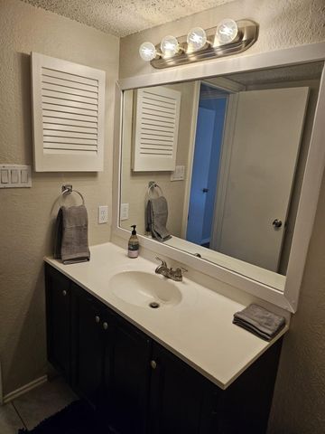 1728 Crest Point Drive, Arlington, TX 76012