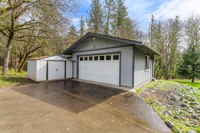 207 Crossbow Lane, Grants Pass, OR 97526