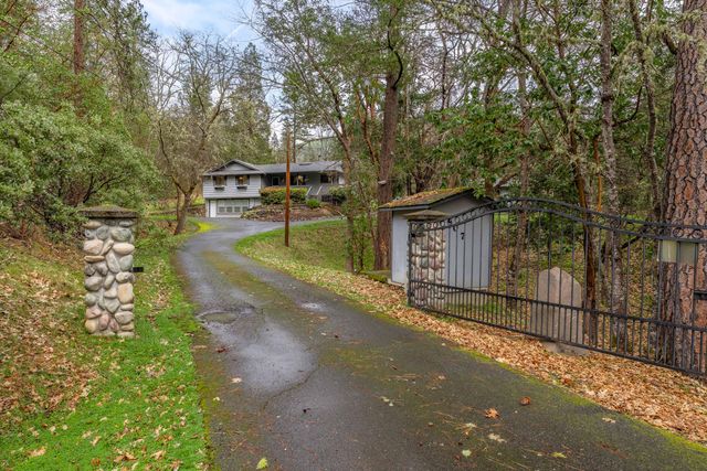 207 Crossbow Lane, Grants Pass, OR 97526