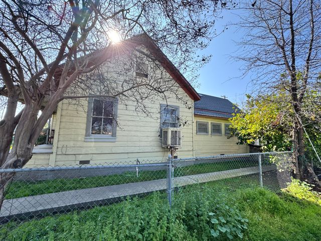 297 S Cornell Street, Porterville, CA 93257