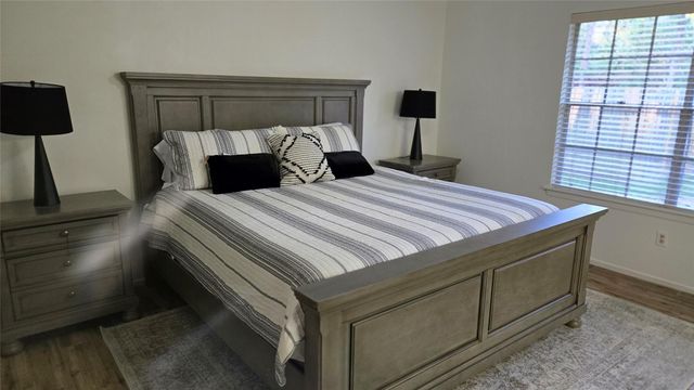 2012 E Lacey Oak Circle, The Woodlands, TX 77380